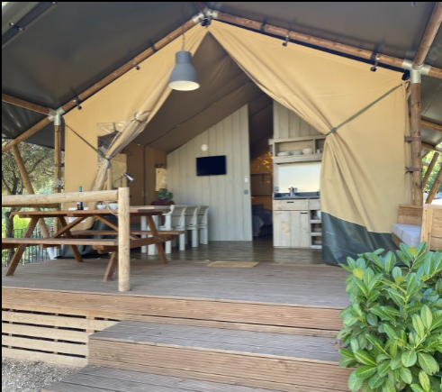 Disfruta del Pirineo con las tiendas glamping del Lago Barasona